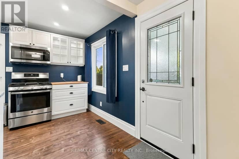 794 Strand Street, London East, photo 6