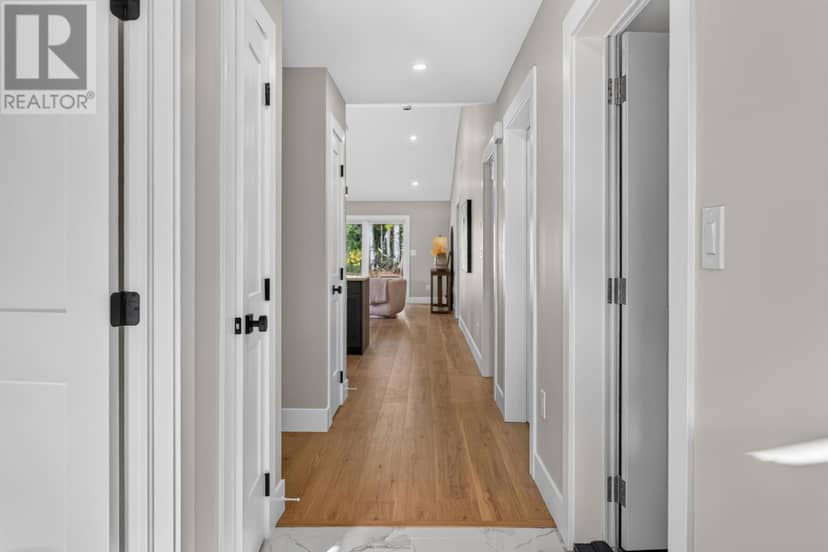 273 Colin Avenue — photo 10 of 39