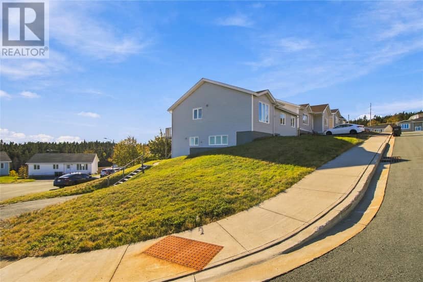39 Edgecombe Drive — photo 33 of 34