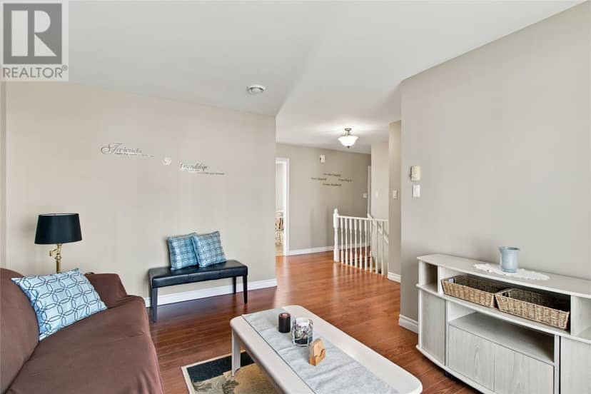 39 Edgecombe Drive — photo 4 of 34