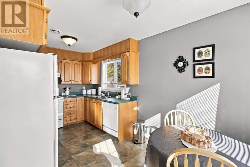 39 Edgecombe Drive — photo 9 of 34