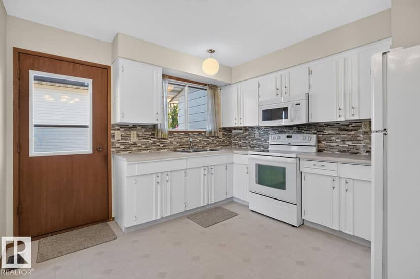 3047 143 AV NW — photo 13 of 40