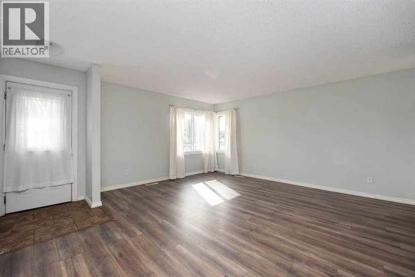 16 Centennial Drive, Fort McMurray, photo 3