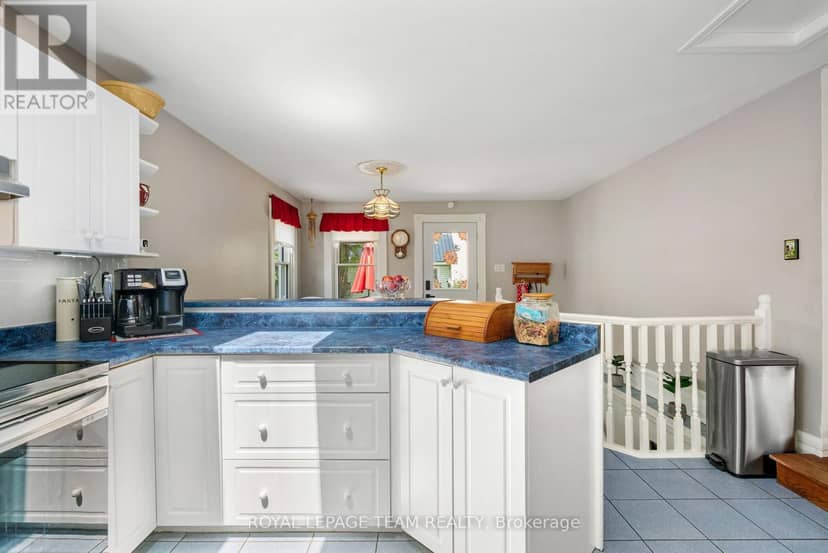 301 Oxford Street E — photo 13 of 37