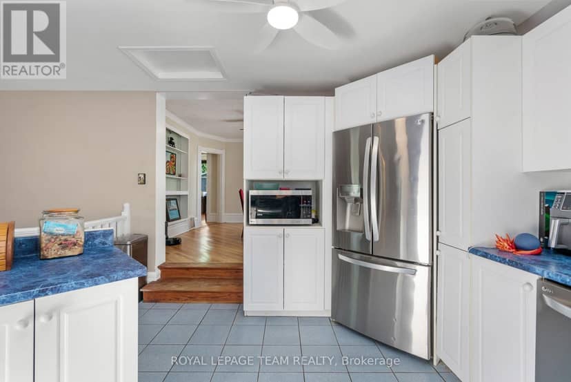 301 Oxford Street E — photo 14 of 37