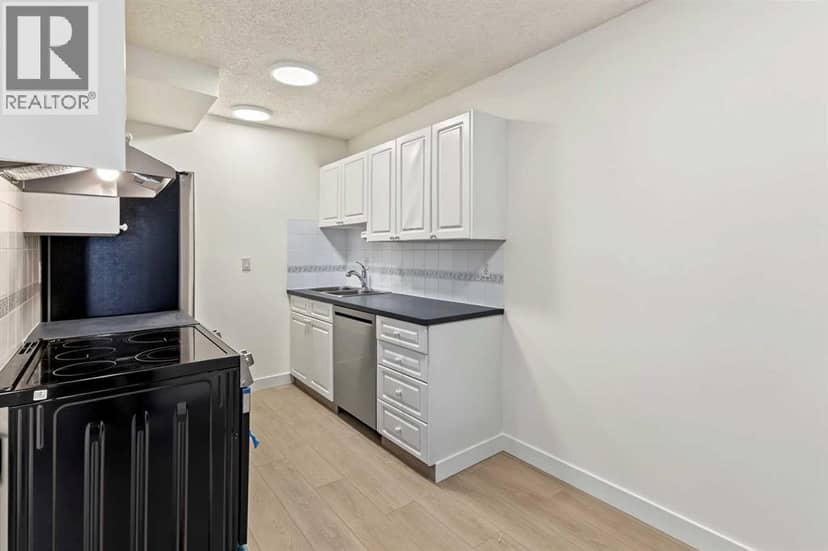 11, 5315 53 Avenue NW — photo 9 of 33