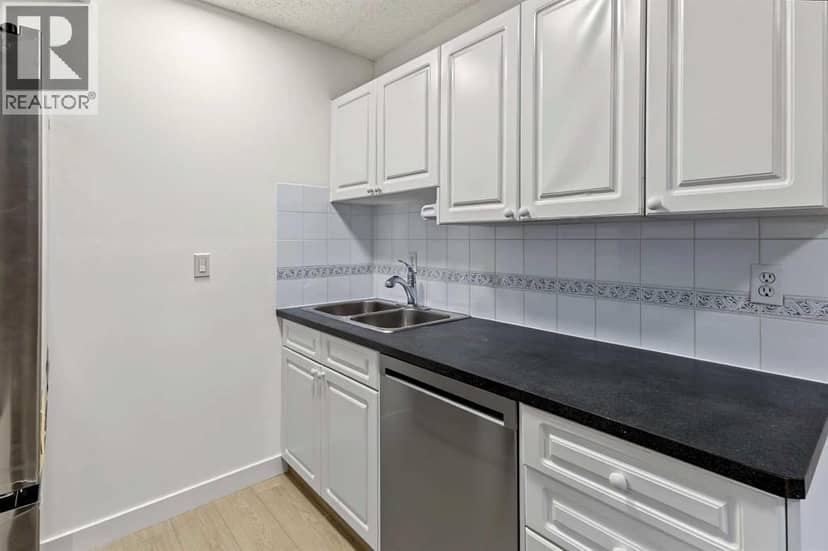 11, 5315 53 Avenue NW — photo 12 of 33