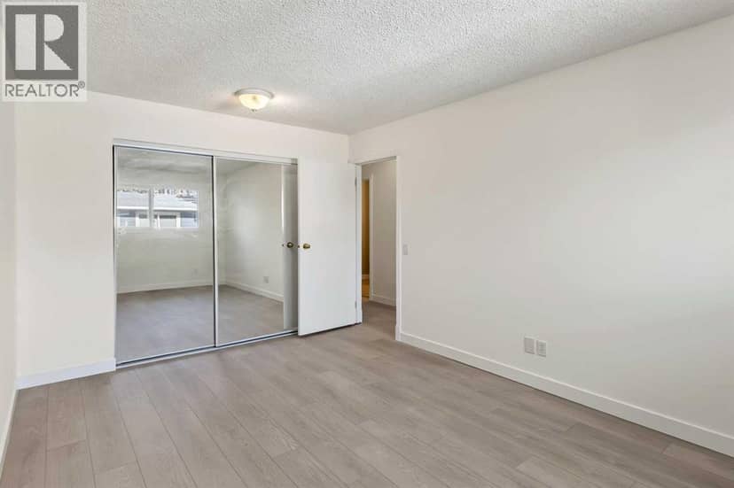 11, 5315 53 Avenue NW — photo 15 of 33