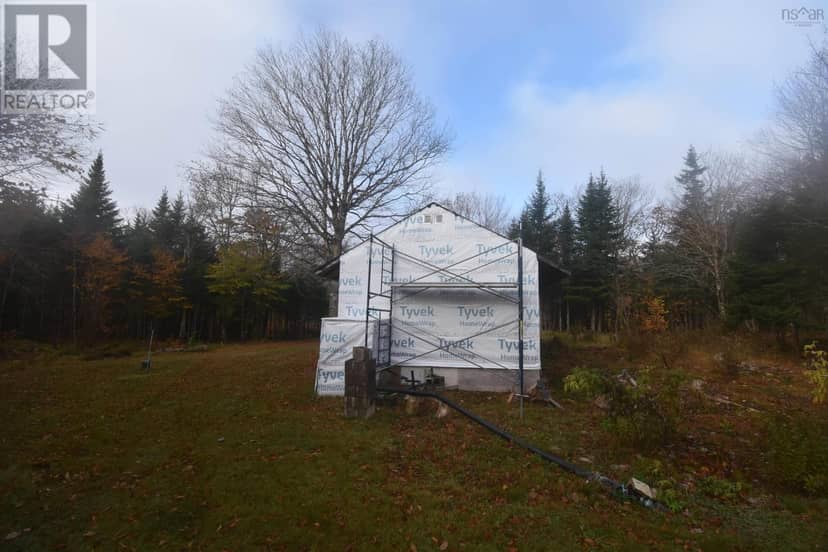 271 SUTHERLAND Road — photo 9 of 16