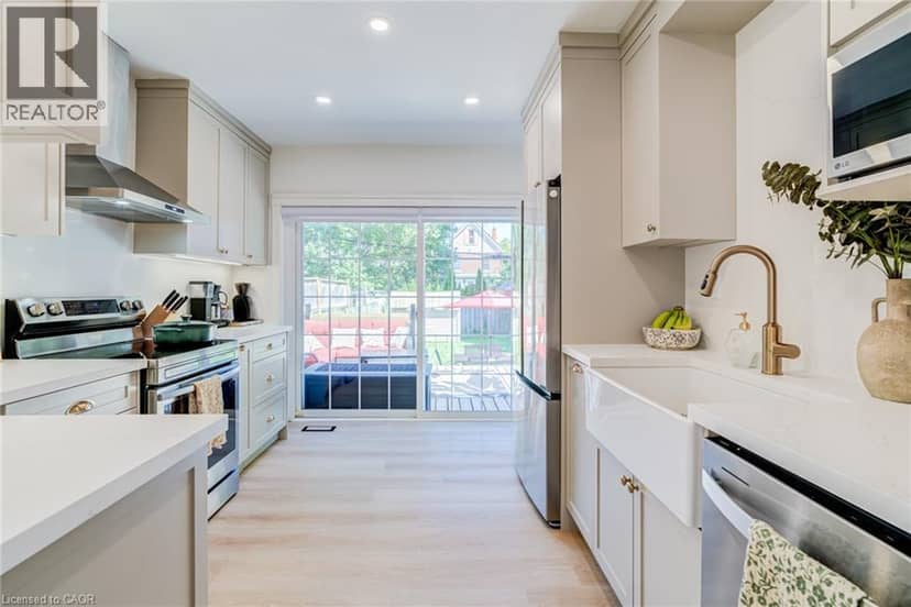 175 ROSSLYN Avenue S — photo 14 of 40