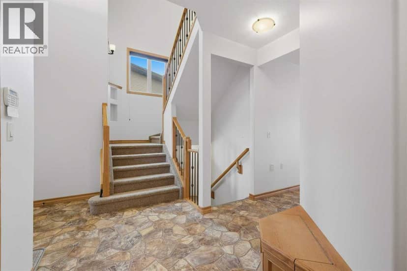 30 Lawson Close — photo 14 of 37