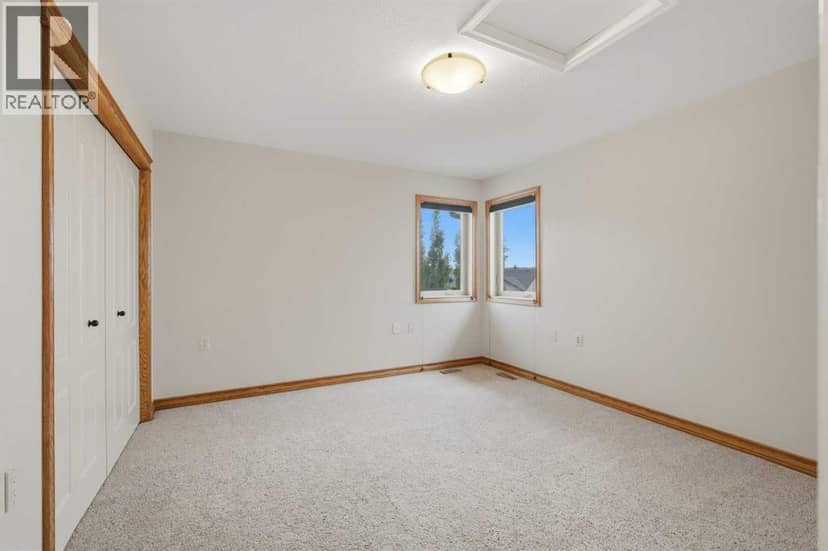 30 Lawson Close — photo 18 of 37