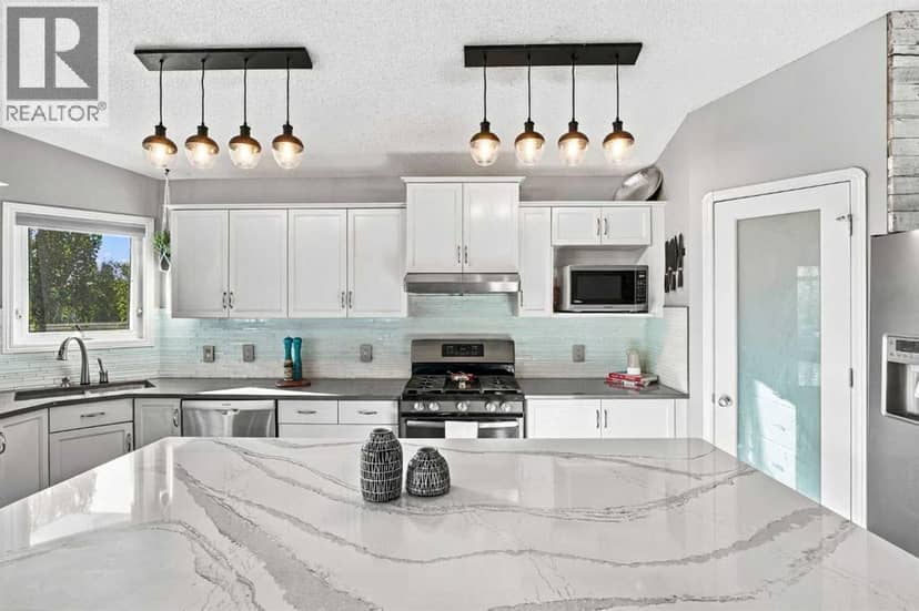 184 Cove Crescent — photo 9 of 40