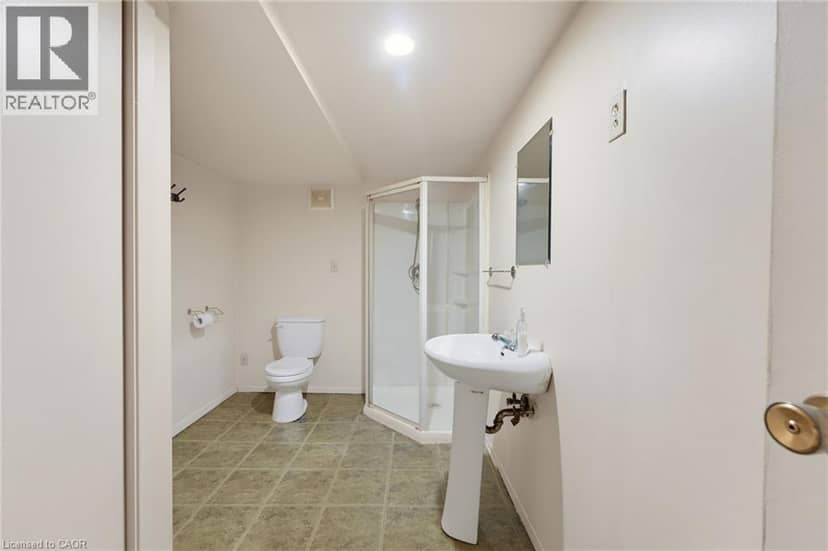 34 FIELDING Crescent — photo 23 of 36