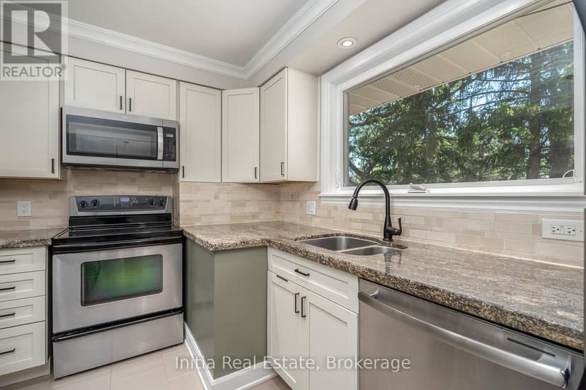 53 Burrows Avenue — photo 9 of 36