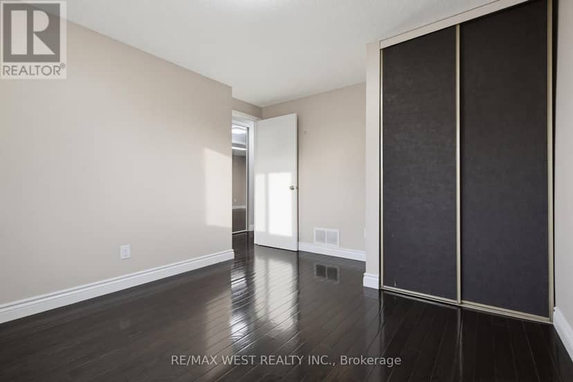 24 Primrose Crescent — photo 16 of 29