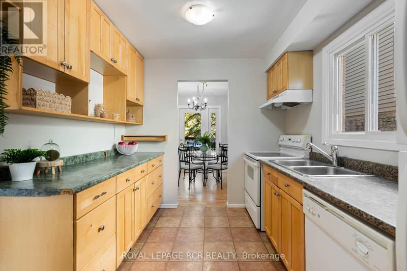 132 Goldgate Crescent — photo 10 of 40