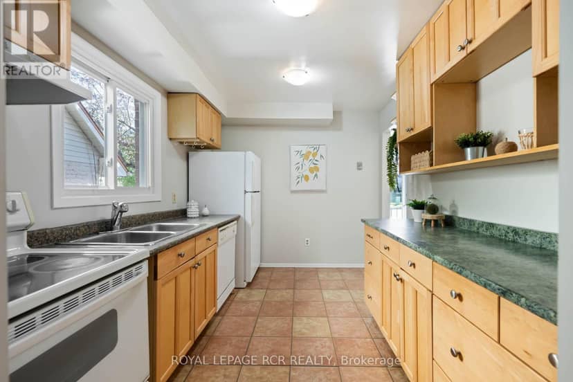 132 Goldgate Crescent — photo 12 of 40