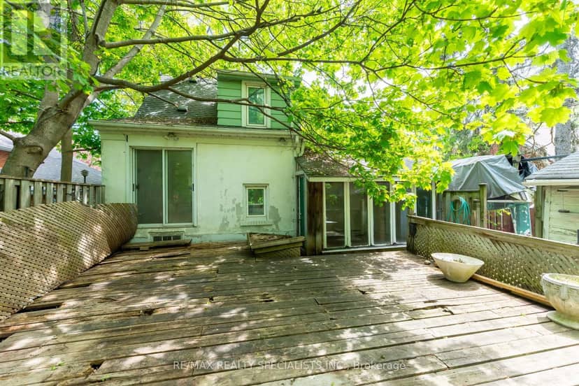 4 Elton Crescent — photo 10 of 13