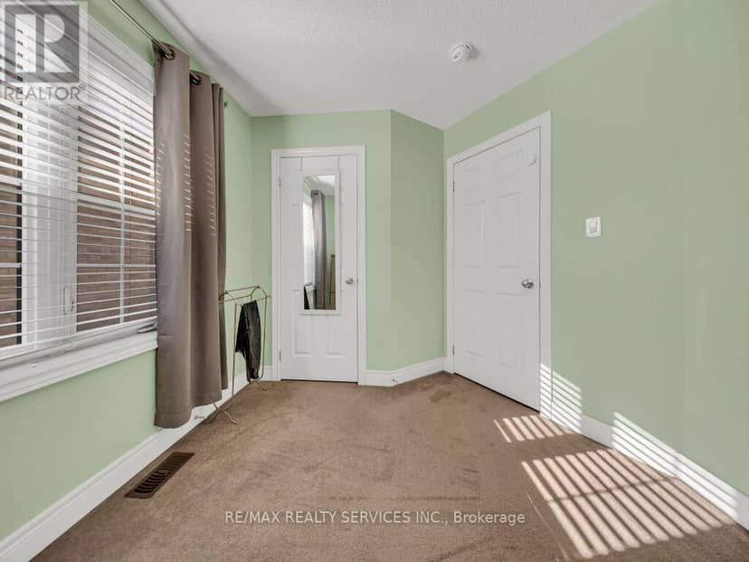28 Zanetta Crescent — photo 31 of 40