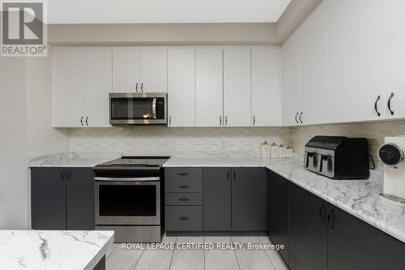 2 - 25 Elliot Street E — photo 13 of 40