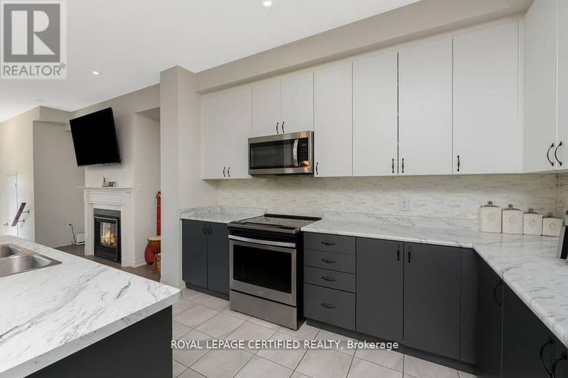 2 - 25 Elliot Street E — photo 15 of 40