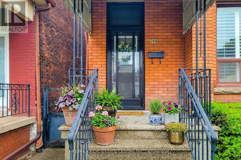 244 Hughson Street N, Hamilton, photo 4