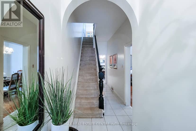244 Hughson Street N, Hamilton, photo 7