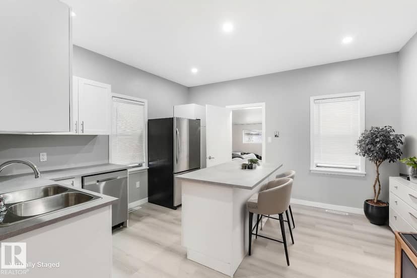 4909 50 ST — photo 9 of 40