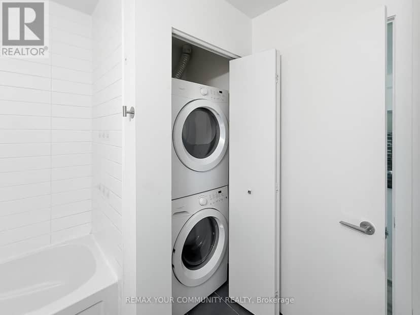 618 - 150 East Liberty Street — photo 18 of 40