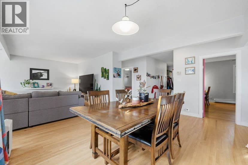 3239 Kenmare Crescent SW — photo 10 of 40