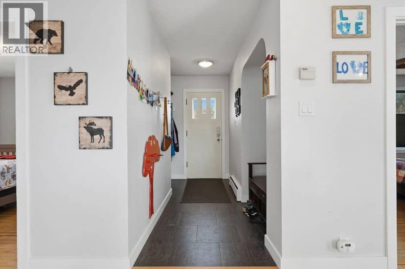 3239 Kenmare Crescent SW, Calgary, photo 2