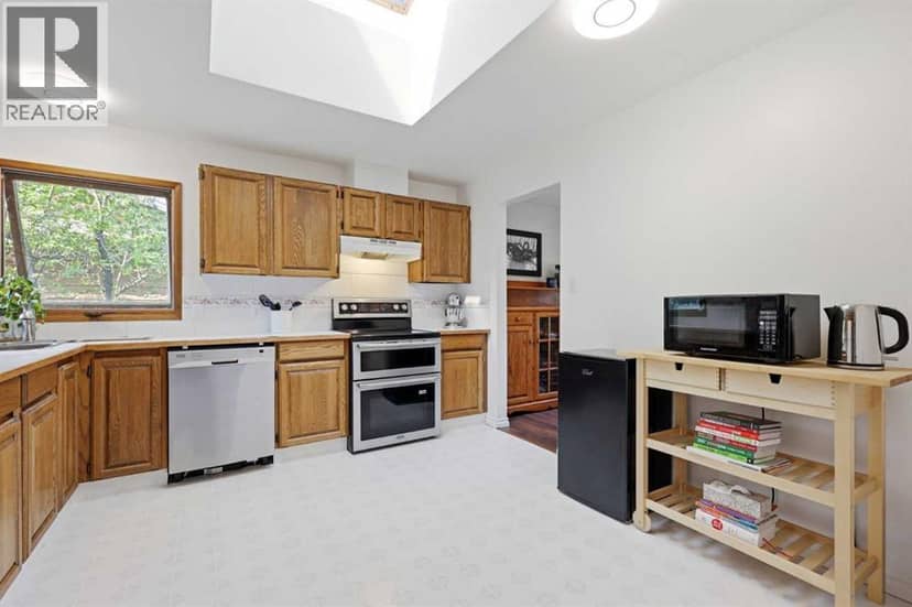 5 Glenwood Crescent — photo 11 of 40