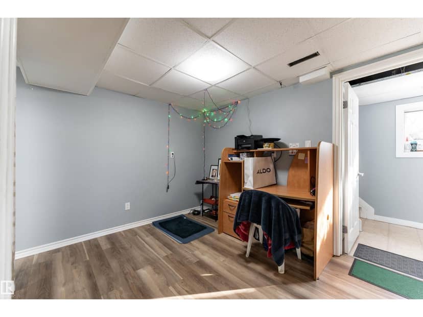 4535 30 AV NW — photo 20 of 40