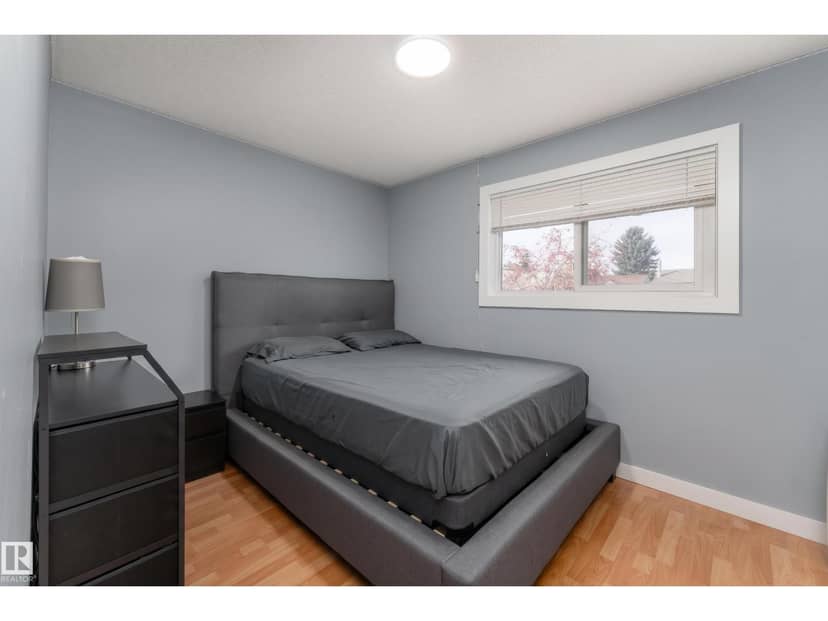 4535 30 AV NW — photo 10 of 40