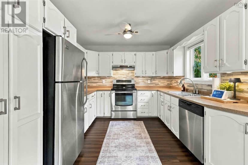 37 Madeira Crescent — photo 12 of 40