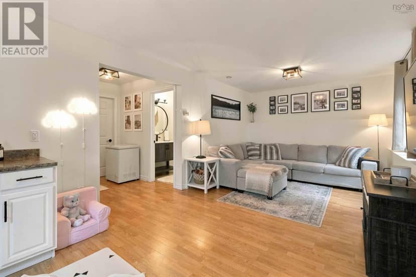 37 Madeira Crescent — photo 40 of 40