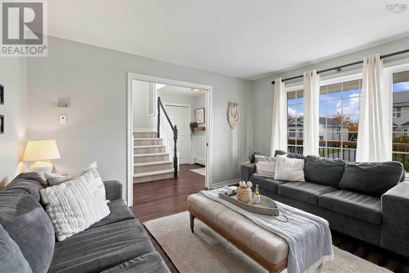 37 Madeira Crescent — photo 9 of 40