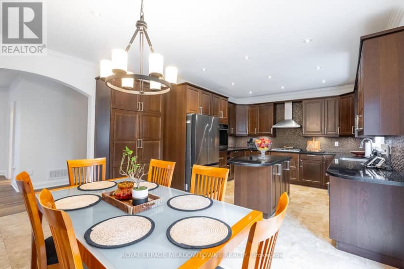 26 Emperor Drive — photo 10 of 40