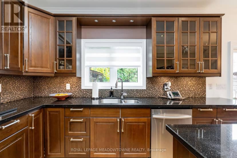 26 Emperor Drive — photo 12 of 40