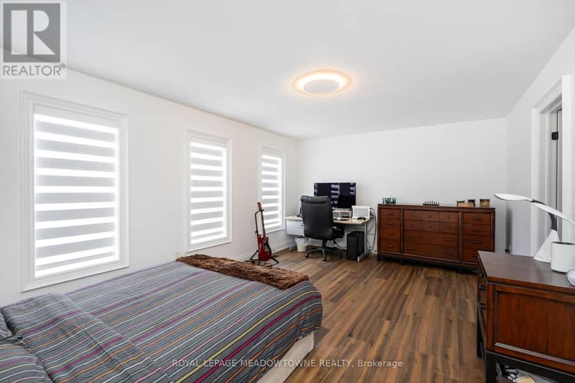 26 Emperor Drive — photo 16 of 40