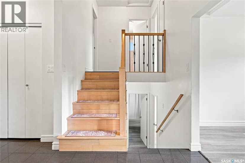 4059 Elphinstone STREET — photo 15 of 40