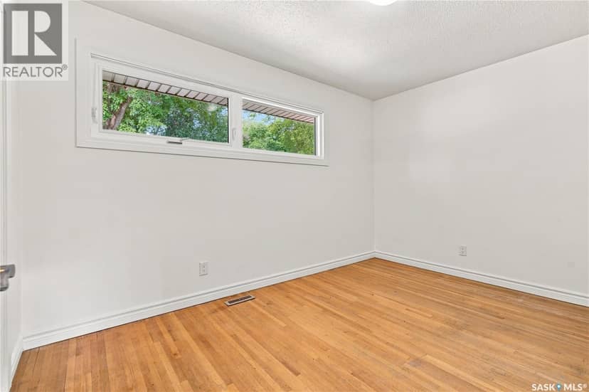 4059 Elphinstone STREET — photo 17 of 40