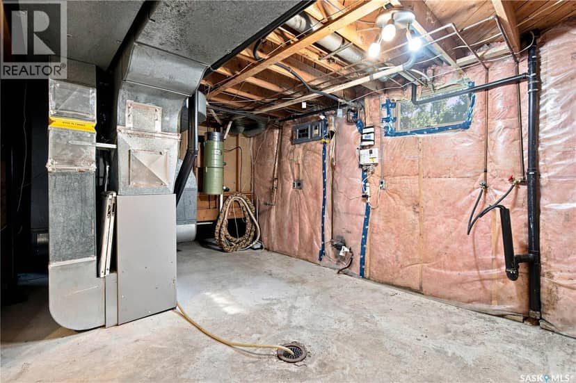 4059 Elphinstone STREET — photo 36 of 40