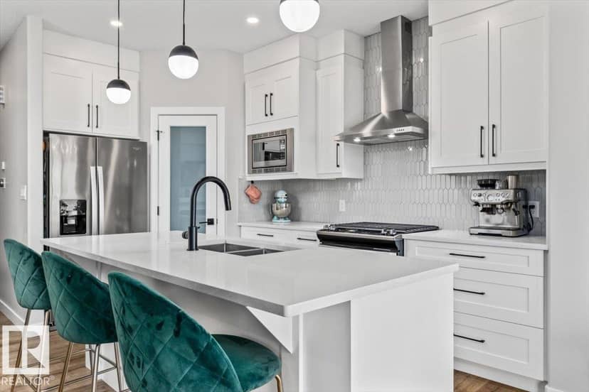 7402 Chivers Cr SW — photo 13 of 40