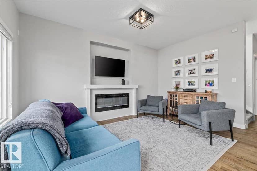 7402 Chivers Cr SW — photo 9 of 40