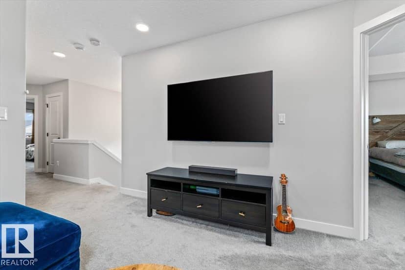 7402 Chivers Cr SW — photo 28 of 40
