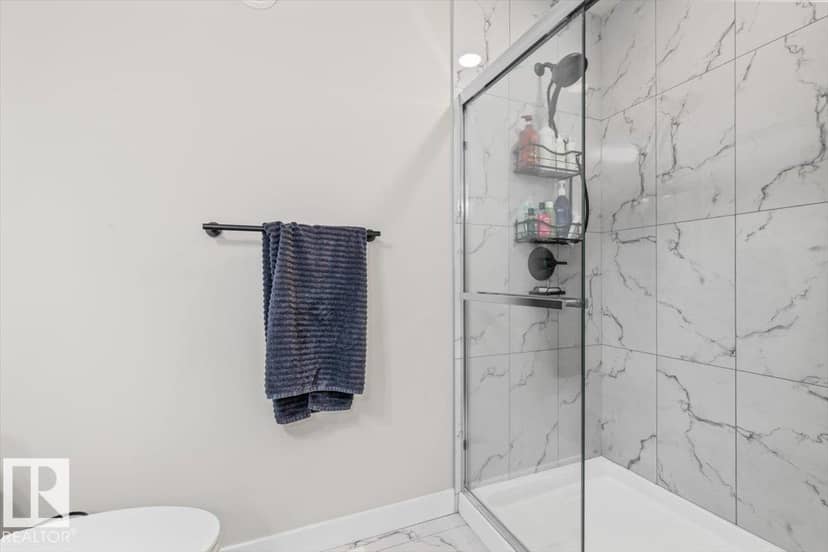 7402 Chivers Cr SW — photo 33 of 40