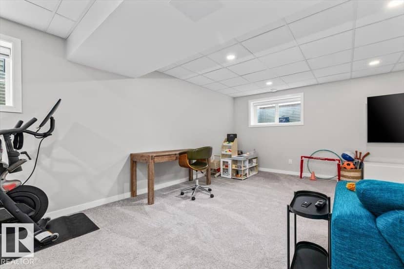 7402 Chivers Cr SW — photo 37 of 40