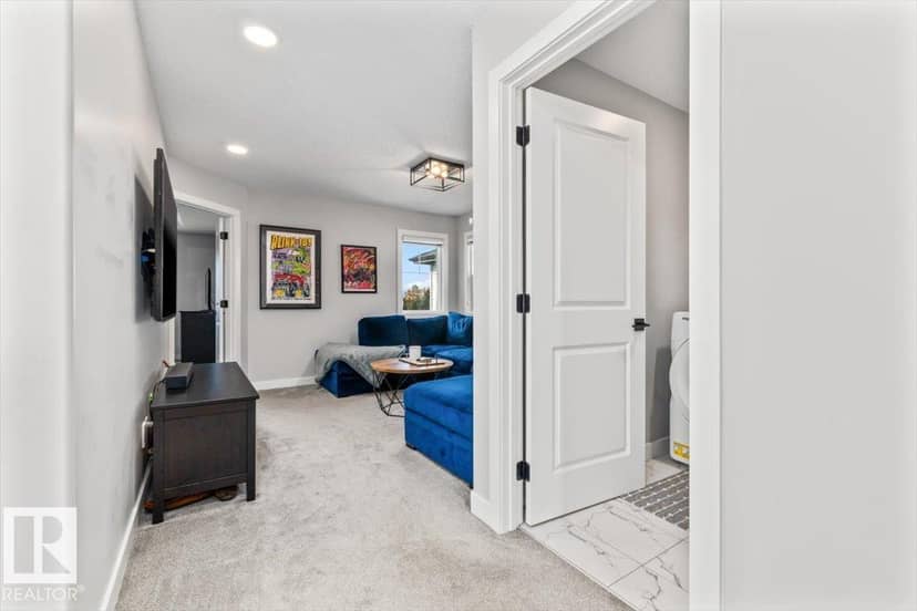 7402 Chivers Cr SW — photo 19 of 40